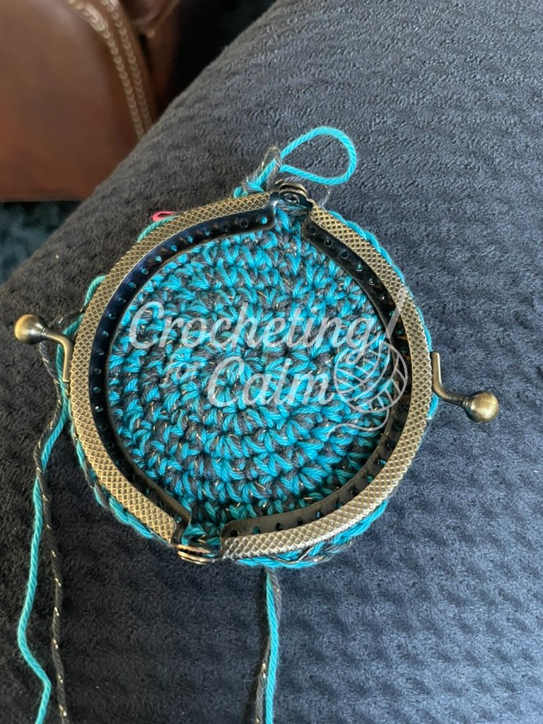 Kiss Clasp Coin Purse - Crochet work in progress.